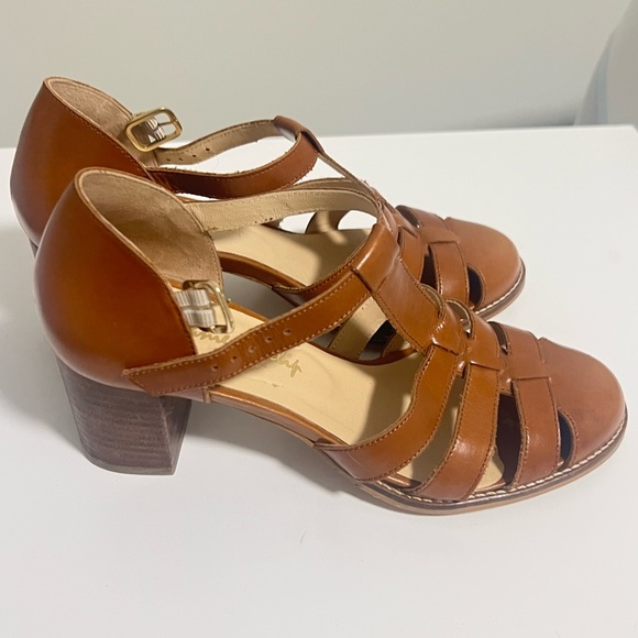 Leather Parisian Elegant Brown Sandals Heels - Picture 2 of 5